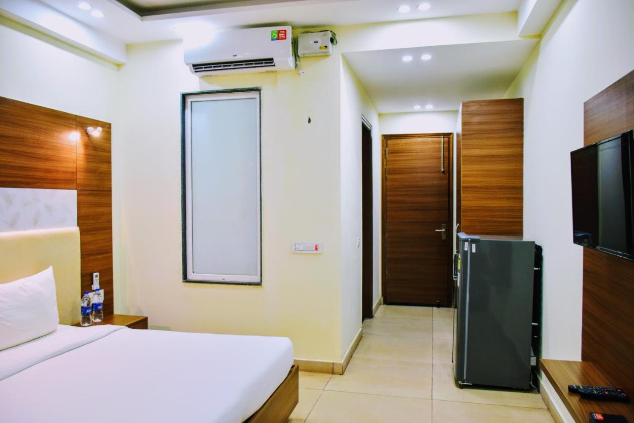 Hotel When In Gurgaon - Opposite To Artemis Hospital Exterior foto